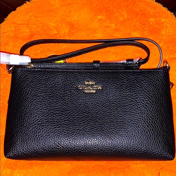 Coach Handbags - Elegant Coach Leather Crossbody Bag.